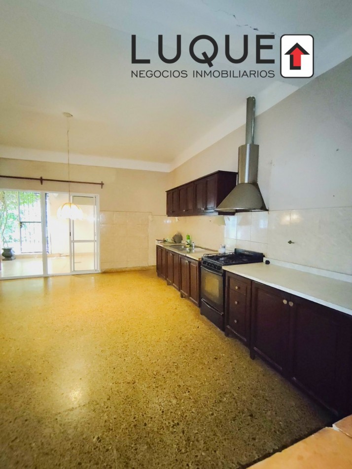 ALQUILO CASA CENTRICA