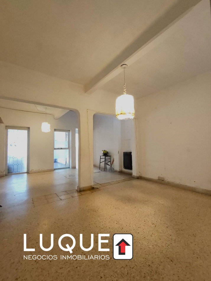 ALQUILO CASA CENTRICA